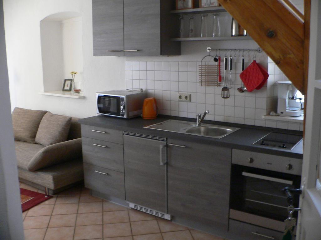 Alter Winzerhof Weisenheim Am Berg E.K. Hotel Екстериор снимка