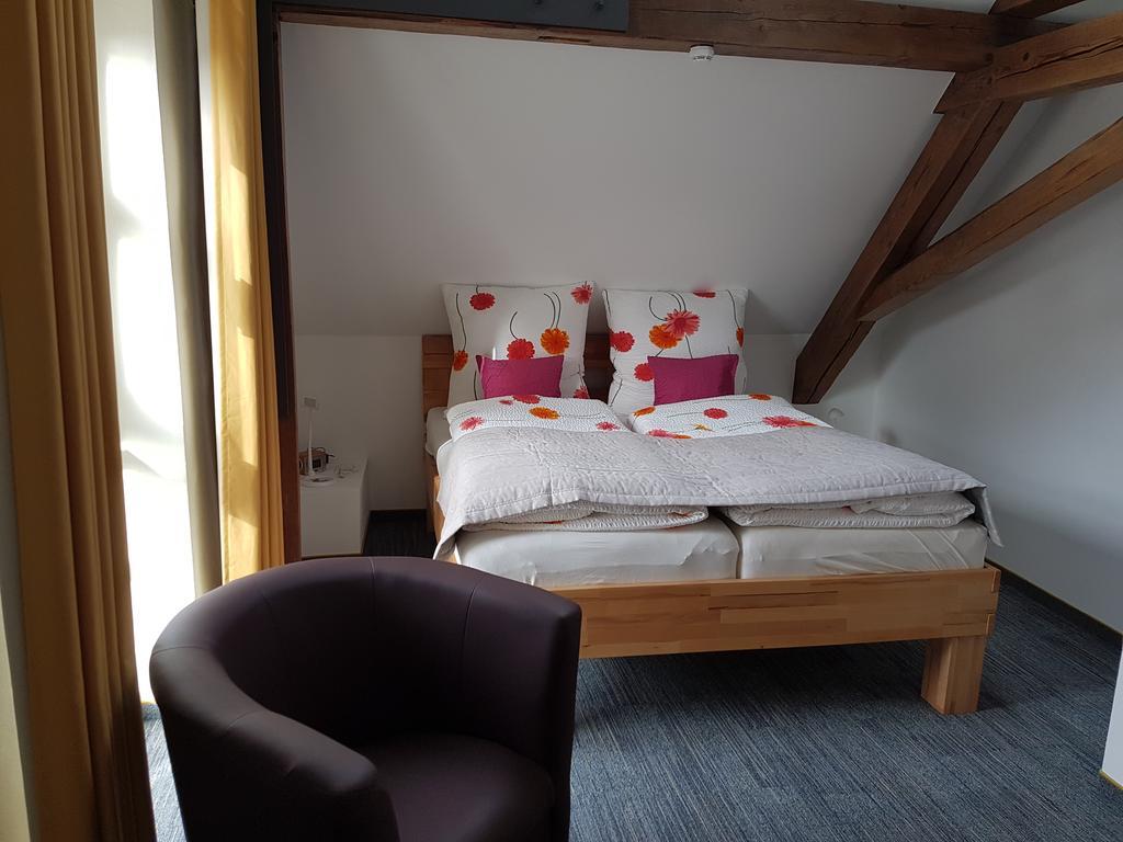 Alter Winzerhof Weisenheim Am Berg E.K. Hotel Екстериор снимка