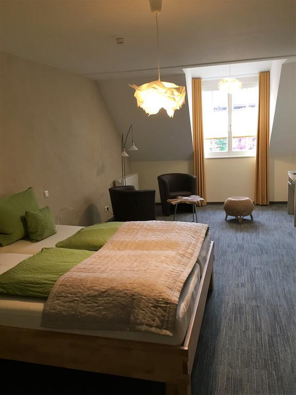 Alter Winzerhof Weisenheim Am Berg E.K. Hotel Екстериор снимка