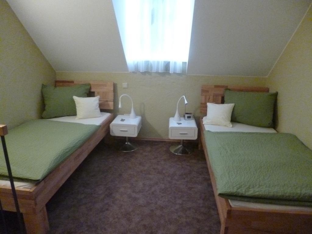 Alter Winzerhof Weisenheim Am Berg E.K. Hotel Екстериор снимка