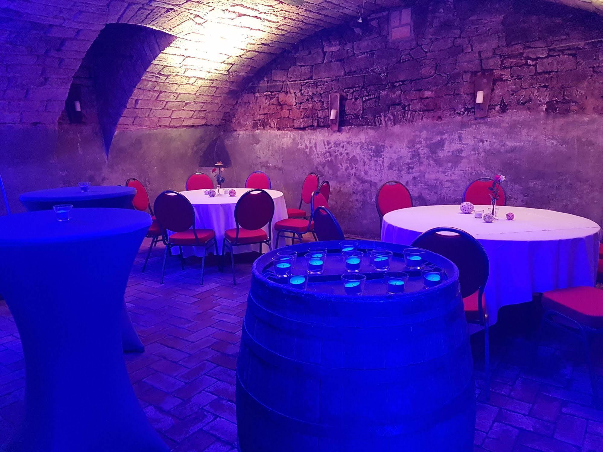 Alter Winzerhof Weisenheim Am Berg E.K. Hotel Екстериор снимка