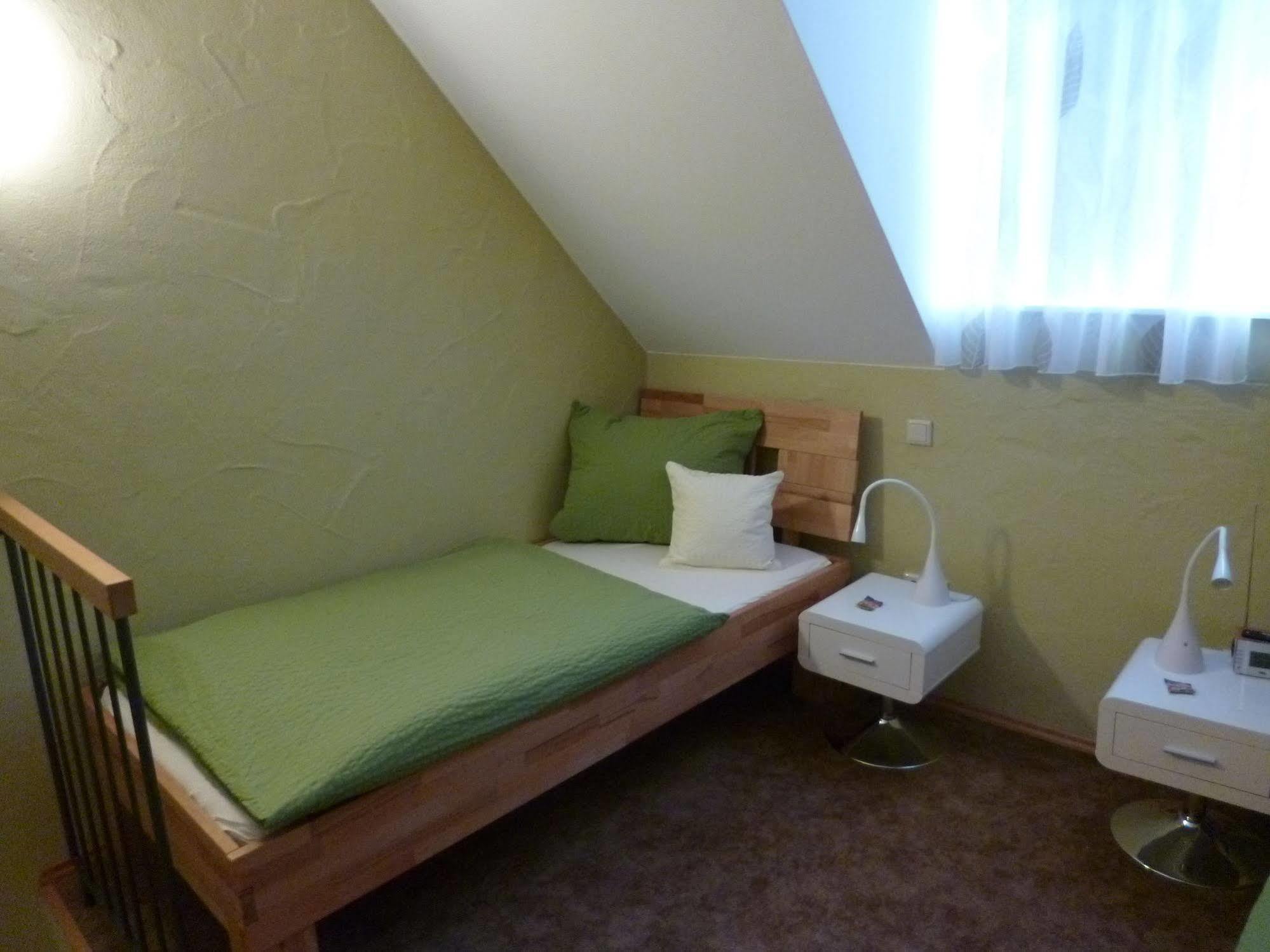 Alter Winzerhof Weisenheim Am Berg E.K. Hotel Екстериор снимка
