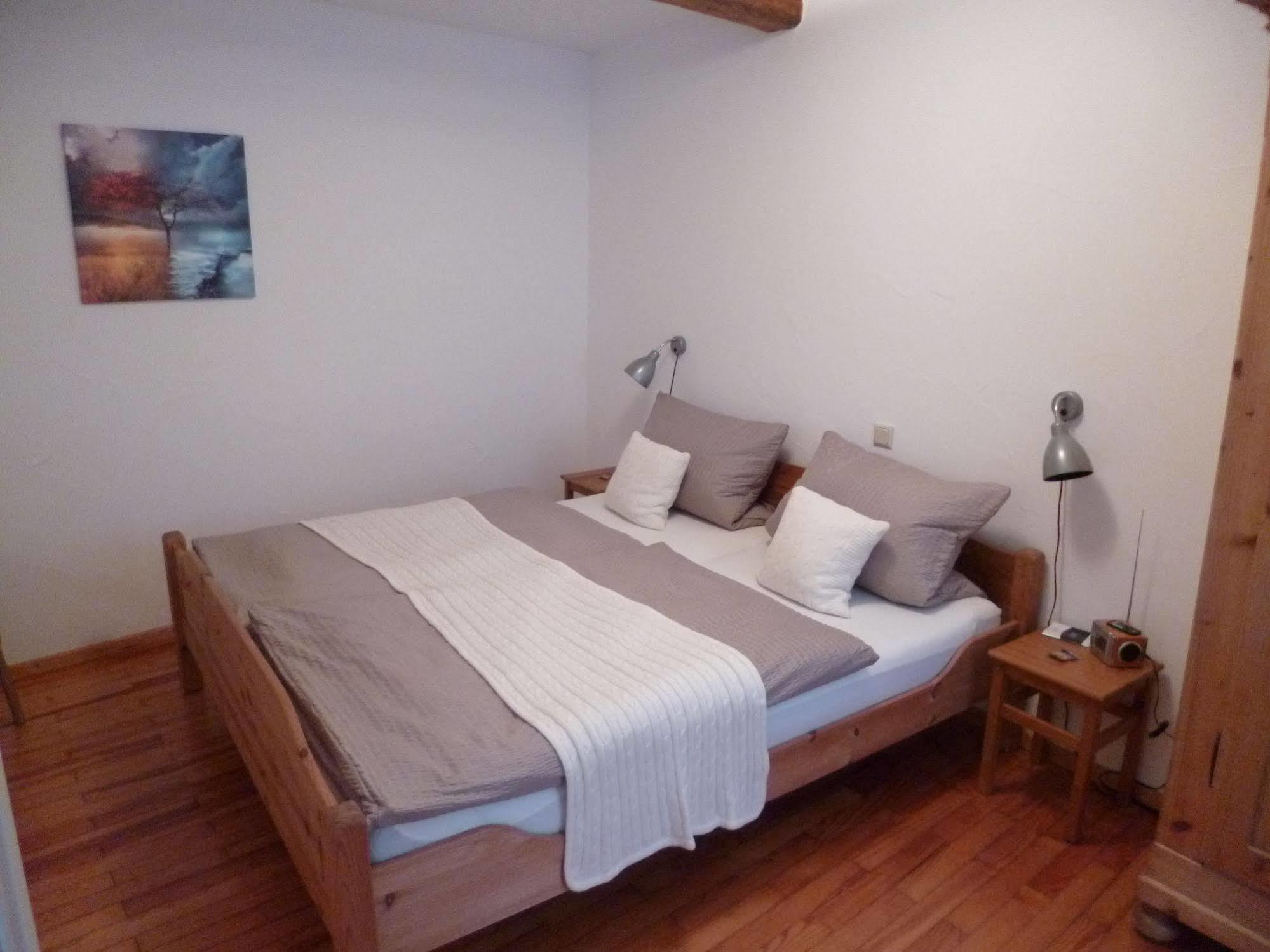 Alter Winzerhof Weisenheim Am Berg E.K. Hotel Екстериор снимка