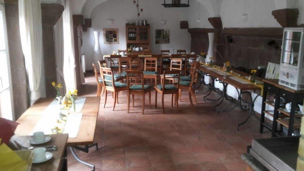 Alter Winzerhof Weisenheim Am Berg E.K. Hotel Екстериор снимка