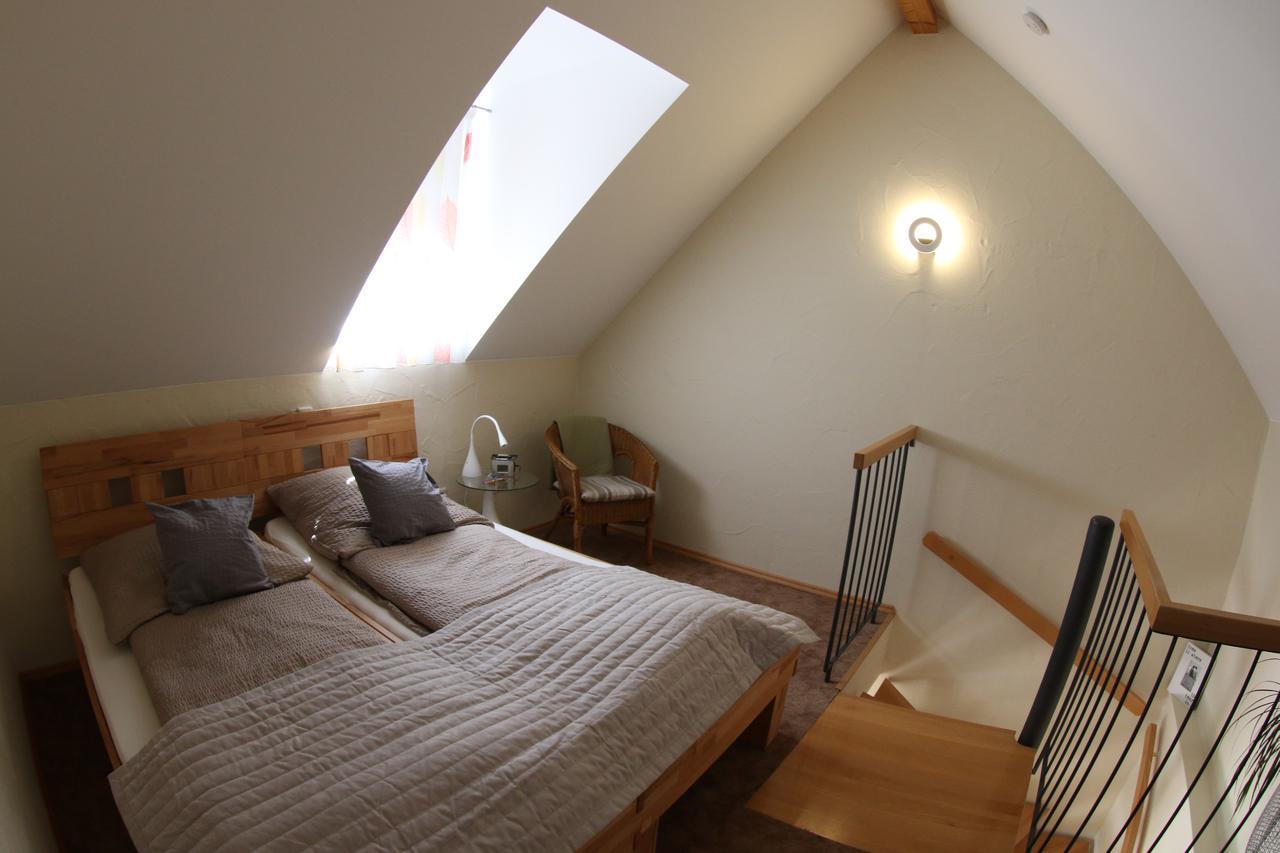 Alter Winzerhof Weisenheim Am Berg E.K. Hotel Екстериор снимка