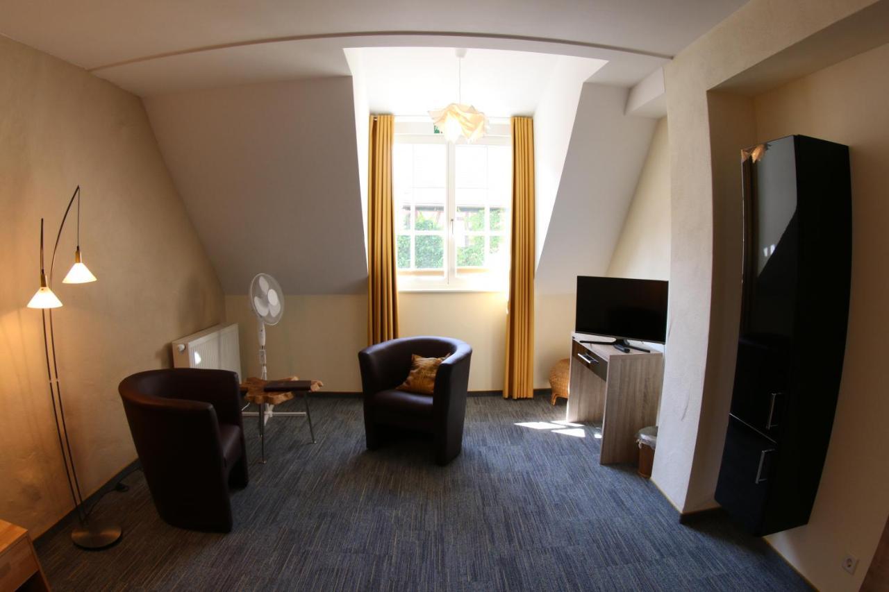 Alter Winzerhof Weisenheim Am Berg E.K. Hotel Екстериор снимка